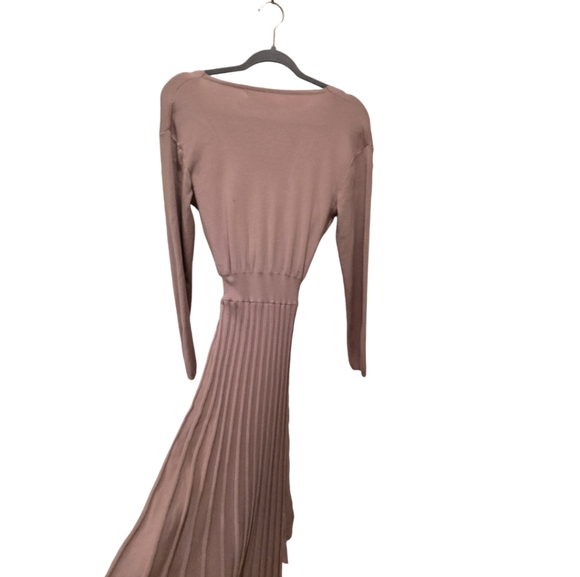 Long Sleeve V- Neck Knit Dress with knit pleats style skirt. Size Medium - Picture 7 of 7